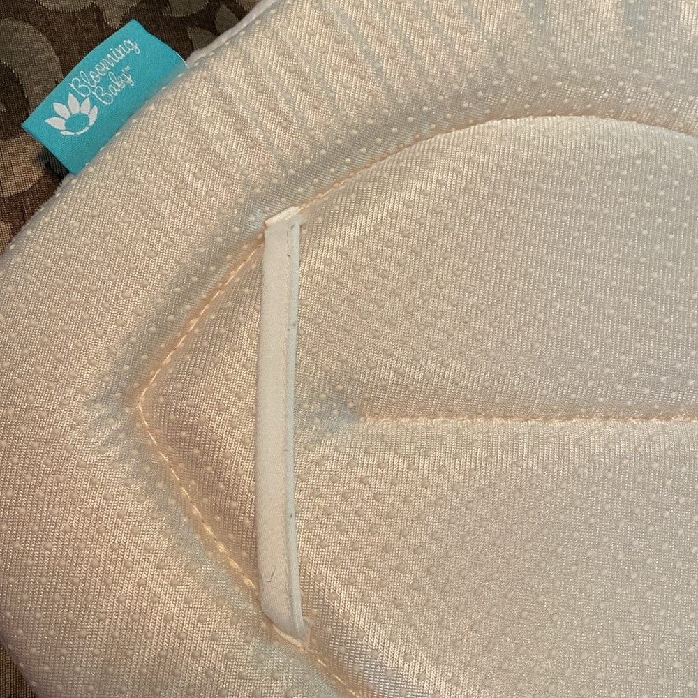 Blooming Baby Lotus Bath Mat - Picture 7 of 16